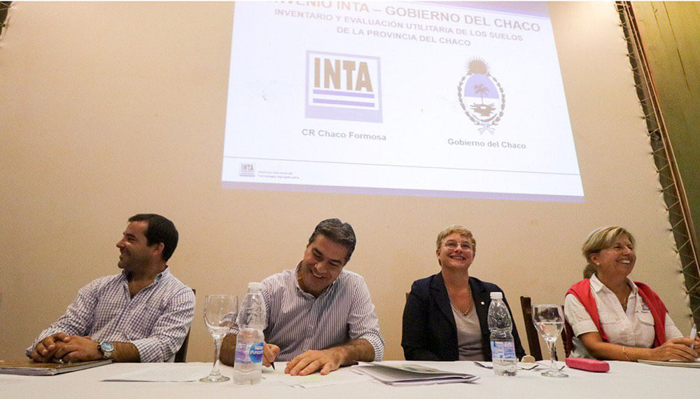Algodón: Jorge Capitanich firmó un acuerdo con el INTA
