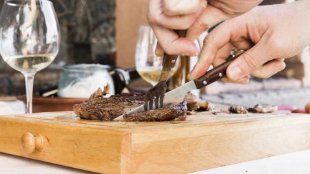 Diez cosas que jamás se deben hacer al preparar un asado