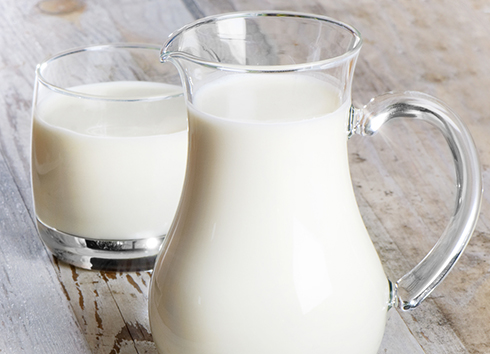 Científicos rosarinos crearon una leche de vaca con más calcio y menos lactosa