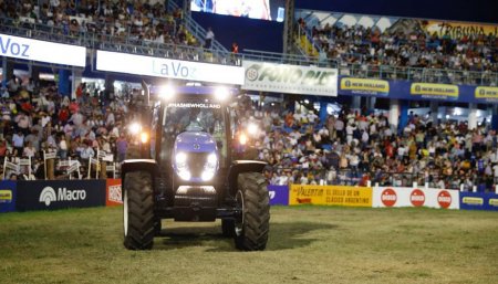 Tractor new holland en jesus maría
