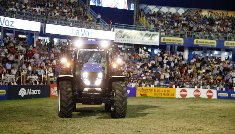 Tractor new holland en jesus maría