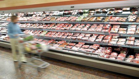 Carne gondola supermercado