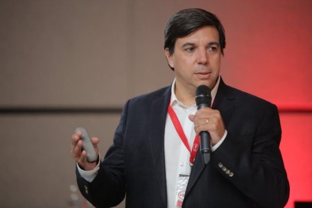 De la digitalización a los biológicos: el futuro que ya maneja una gran compañía 1 Lic. Fernando Lespiau Gerente General