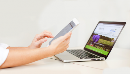 computadora y celular renatre