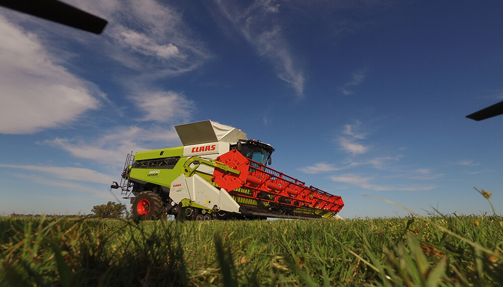 Las cosechadoras más potentes del mundo ya llegaron a América Latina 1 LEXION 8800 AMEGHINO drone 18