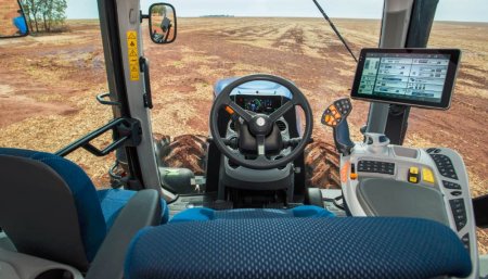 Los "fierros agrícolas" se preparan para Expoagro 2022 2 tractor adentro