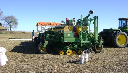 Preparativos de la sembradora para la siembra de trigo