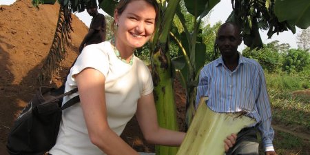Gestión de residuos: con restos de plátano, hacen toallitas femeninas en zonas rurales 1 compresas de desechos de platanos