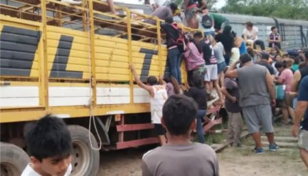 Camion saqueado Santiago del Estero