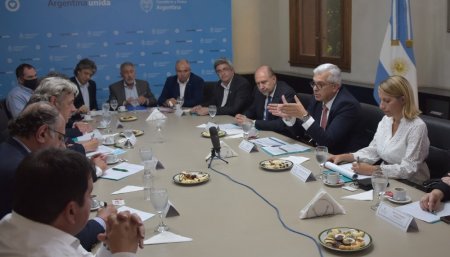 Dominguez reunido con la Mesa de Enlace - Anuncios carne