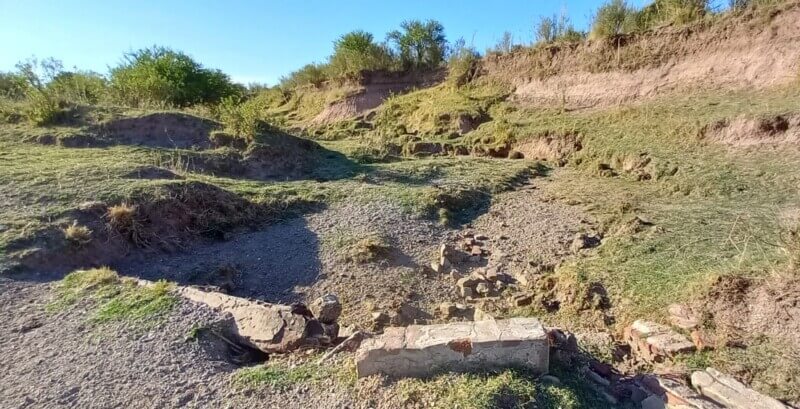 aguada seca entre ríos