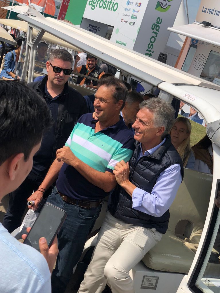 Macri con gente