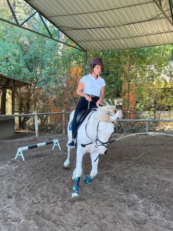 Emilia, una agrónoma "del mundo", con partida de nacimiento en Tucumán 4 Hobbie Equitacion