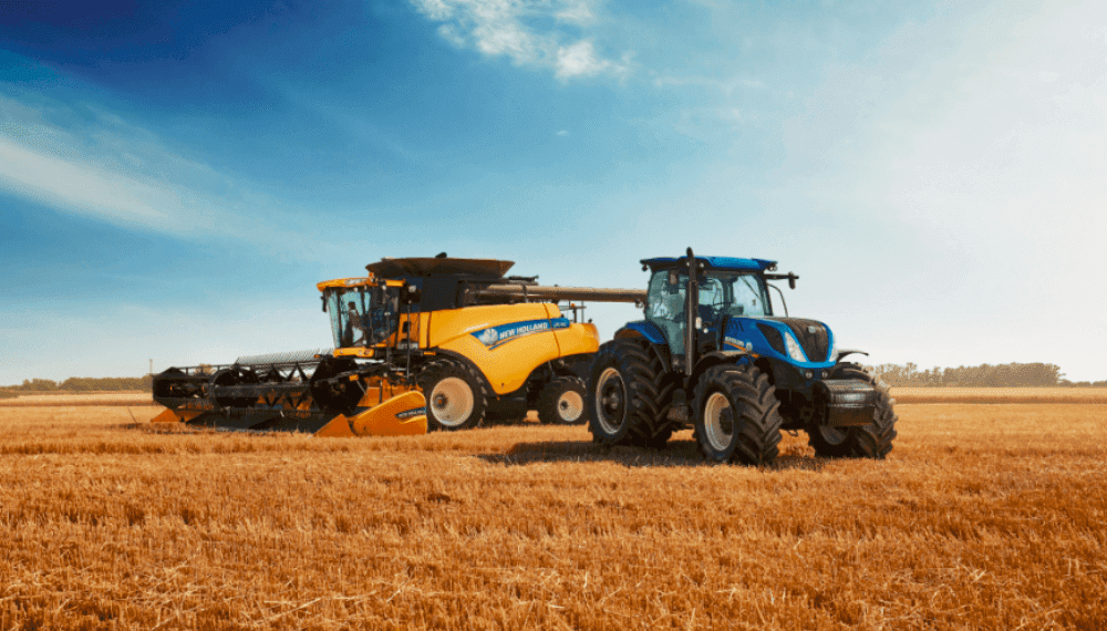 cosechadora y tractor new holland