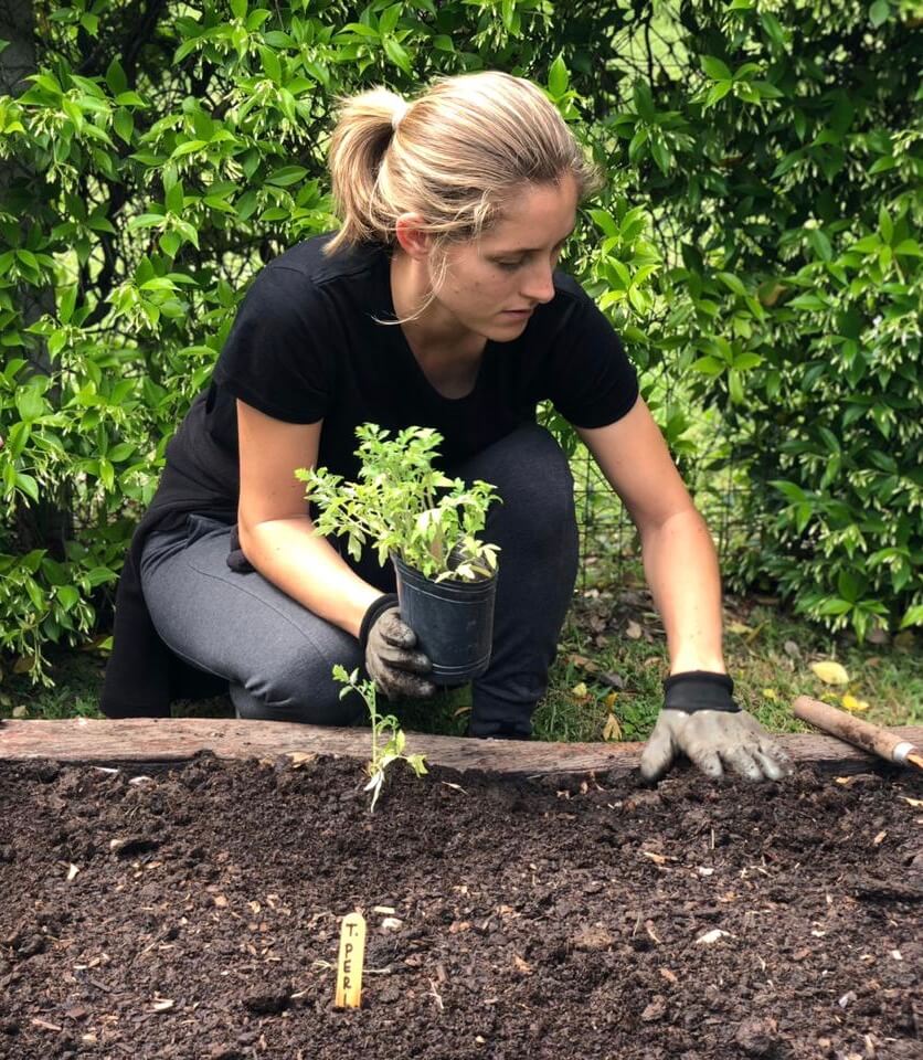 JUANITA EN LA HUERTA03