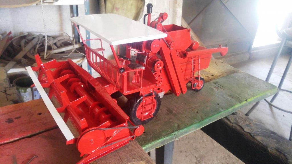 El artesano de las máquinas agrícolas: las replica de manera exacta en miniatura 1 vassalli