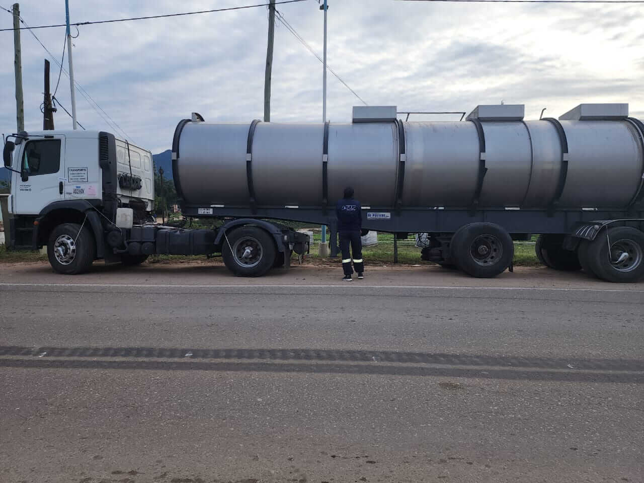 En operativos de control, AFIP y Aduana secuestraron granos de una cooperativa y aceite de soja 2 IMG 03 1