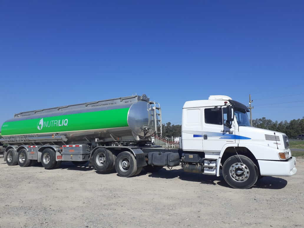 Innovación en la dieta ganadera: una “sopa” para los novillos que mejora su alimentación 5 Nutriliq camion distribuidor