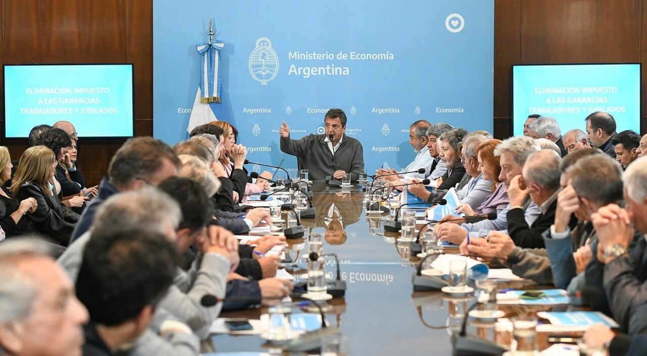Massa anunció la suba del mínimo no imponible de Ganancias y pidió: "No vayan a comprar dólares" 1 Massa Ganancias 4 e1694521606294