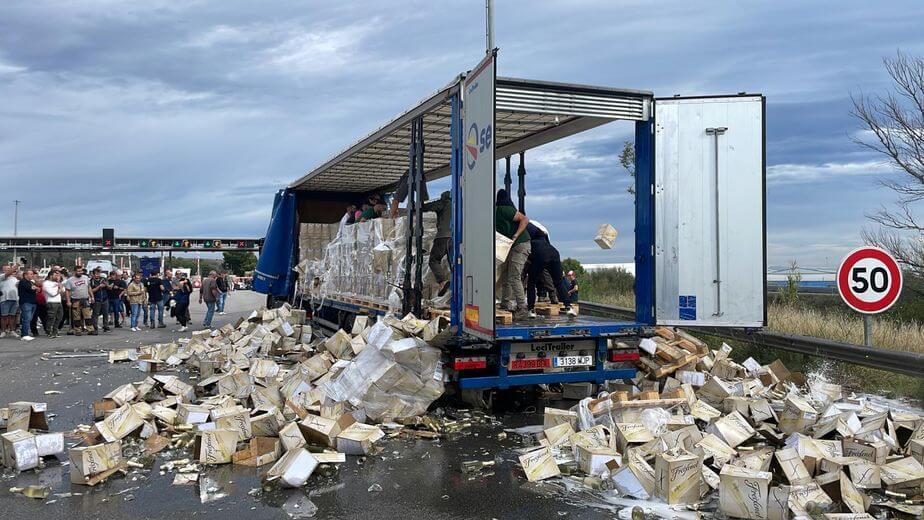 La “guerra del vino”: productores de Francia sabotearon camiones oriundos de España 1