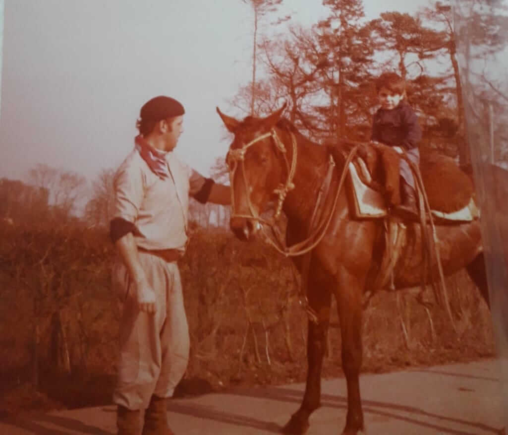El papa y Marines a caballo