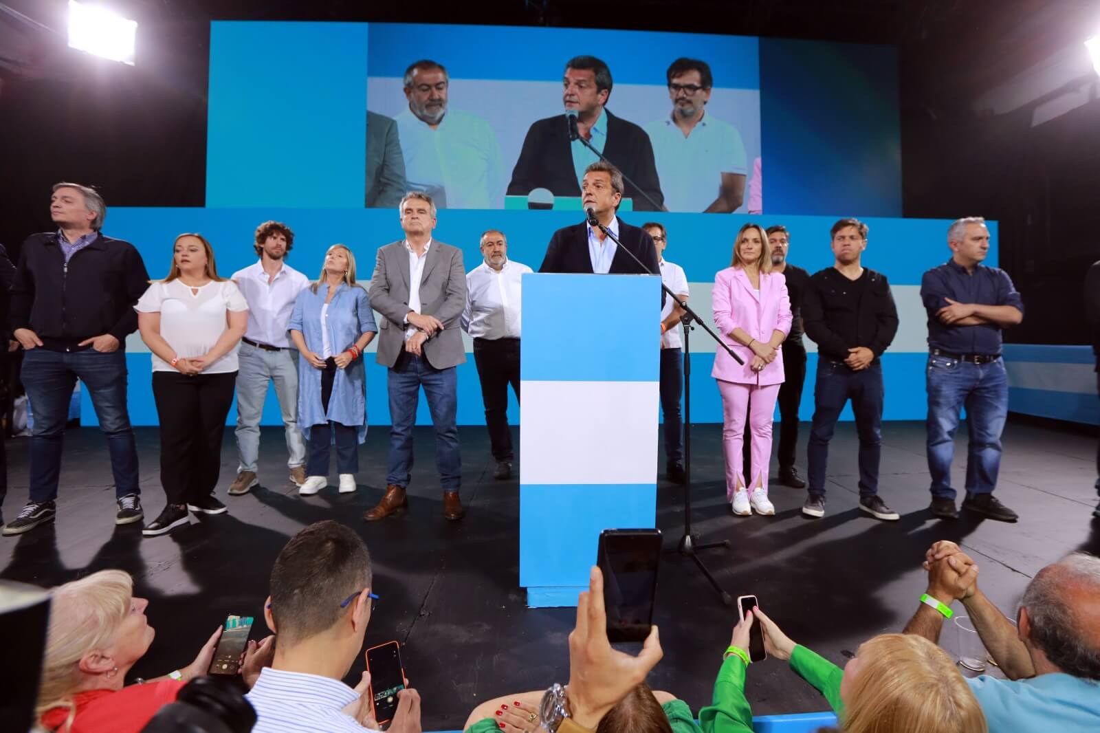 Empieza otra época: Javier Milei venció a Sergio Massa y fue electo Presidente de la Nación 1 Massa bunker