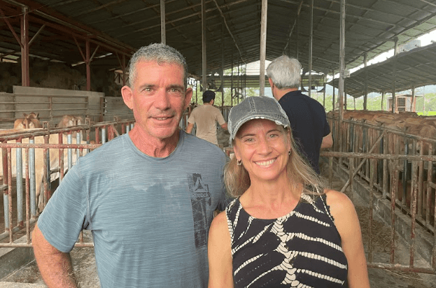 livia tambo con alguien de costa rica