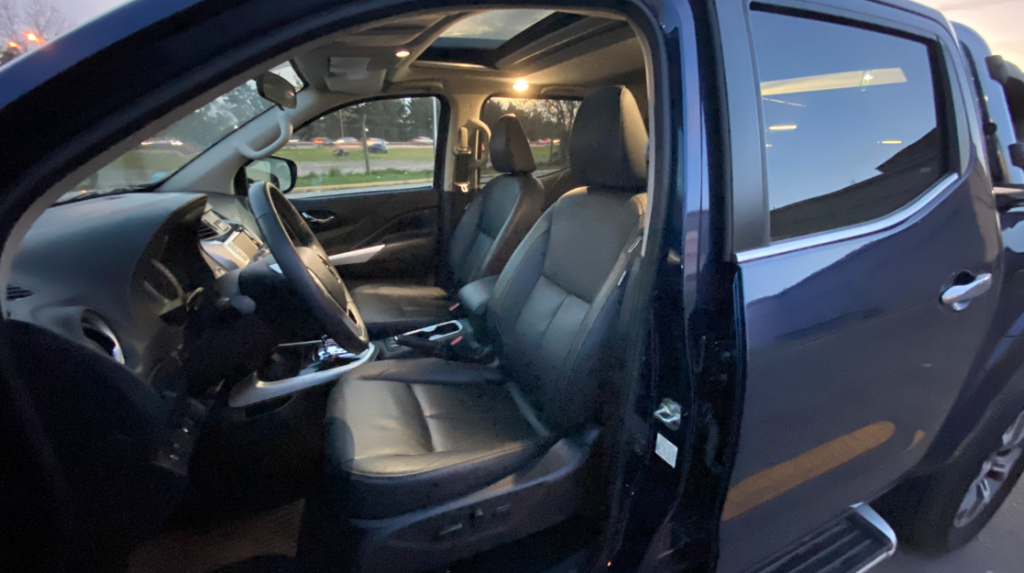 En el mercado de las pick-ups, otro modelo se hace un "ícono" de las rutas argentinas 2 alaskan asiento y volante