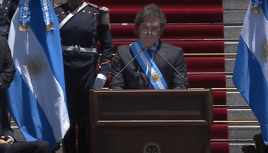 Asumió Javier Milei: No hay alternativa al ajuste y al shock