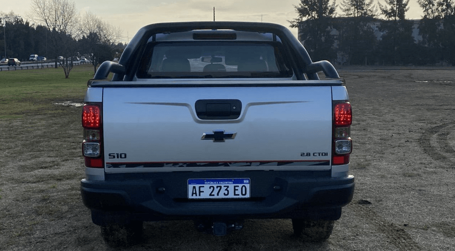 Virtudes clásicas y diseño aventurero: las 10 claves de la Chevrolet S10 Z71 8 s10 de atras
