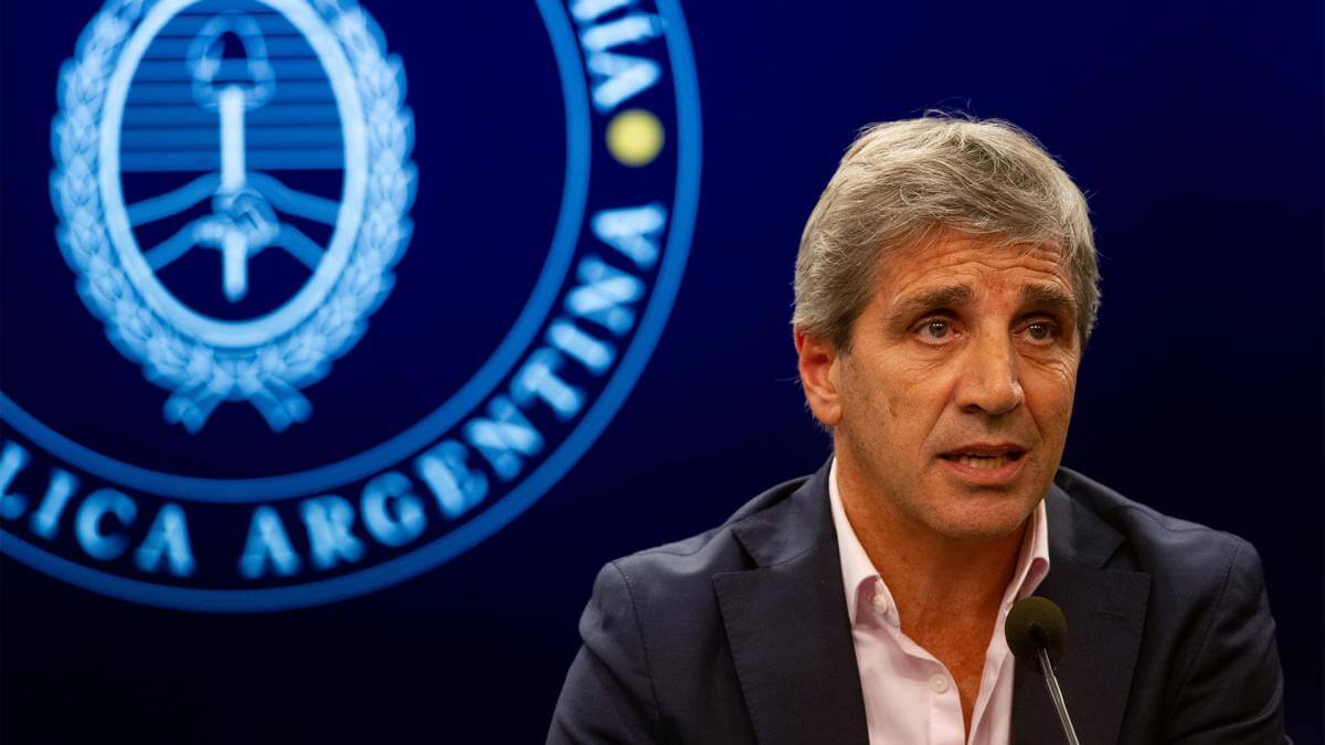 Alivio financiero: Argentina recibirá U$S 4.700 millones del FMI 2 luis caputo