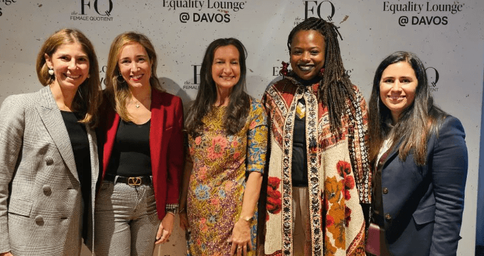 GRUPO DE MUJERES EN DAVOS02