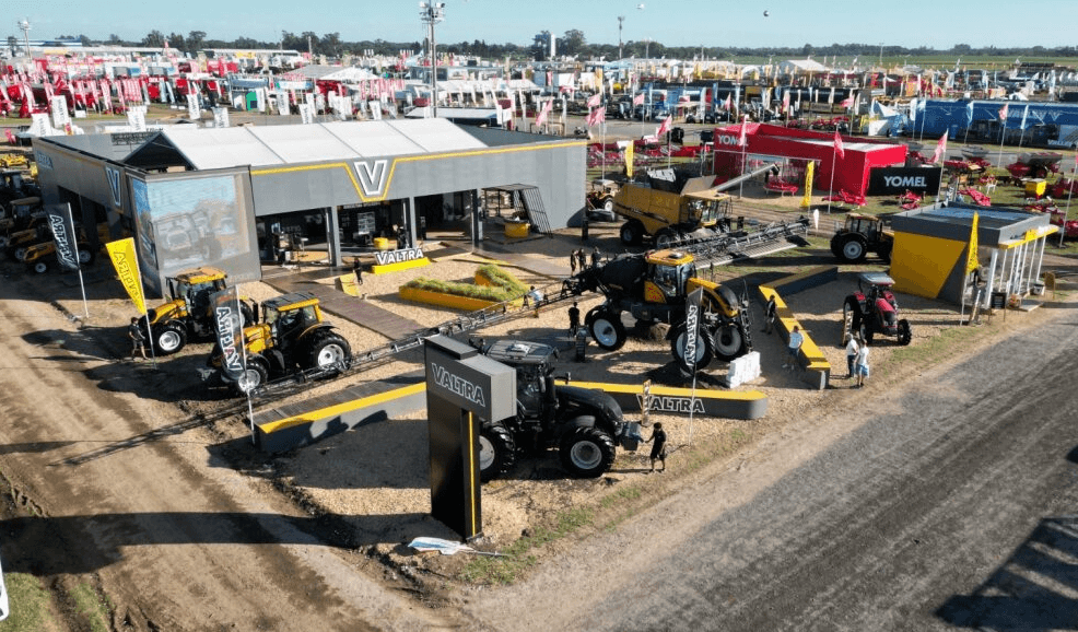 valtra stand