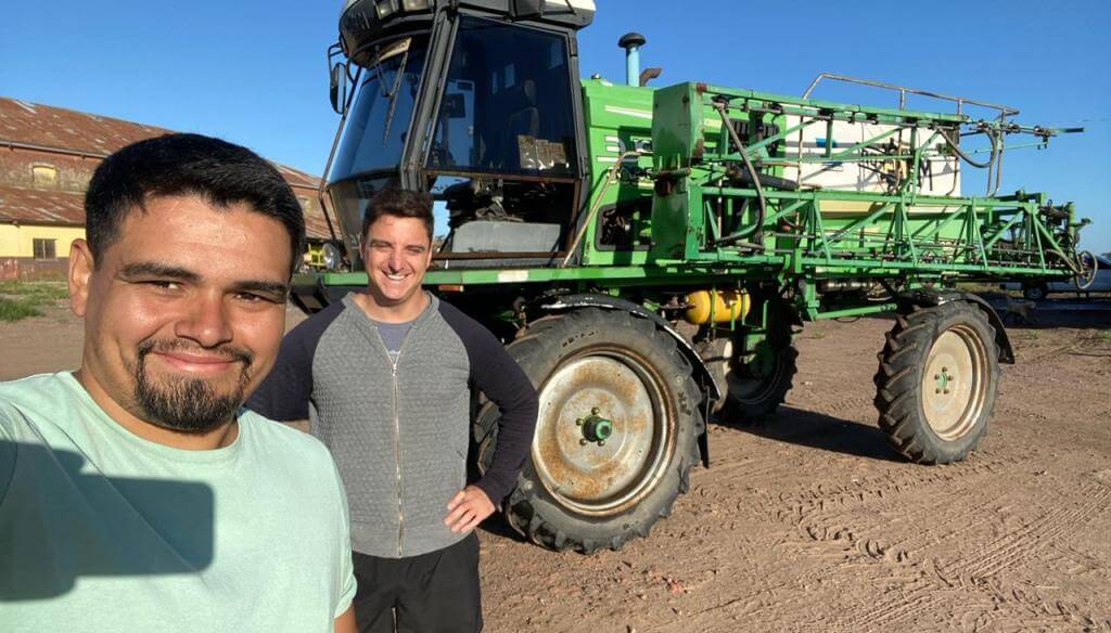 Matías y Nicolás, los amigos que transformaron sus ganas de invertir en un negocio de pulverización