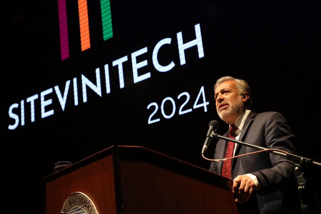 Sitevinitech 2024: Alfredo Cornejo planteó la idea de “internacionalizar” Mendoza, con el vino como bandera 2 Alfredo Cornejo