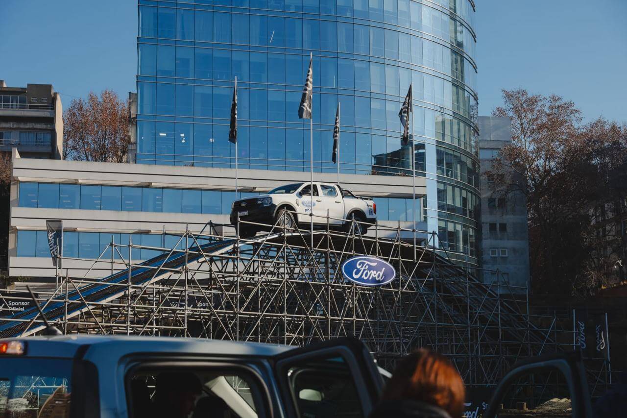 La familia de pick-ups más completa del mercado también estuvo de visita en La Rural 1 Pista off road 1