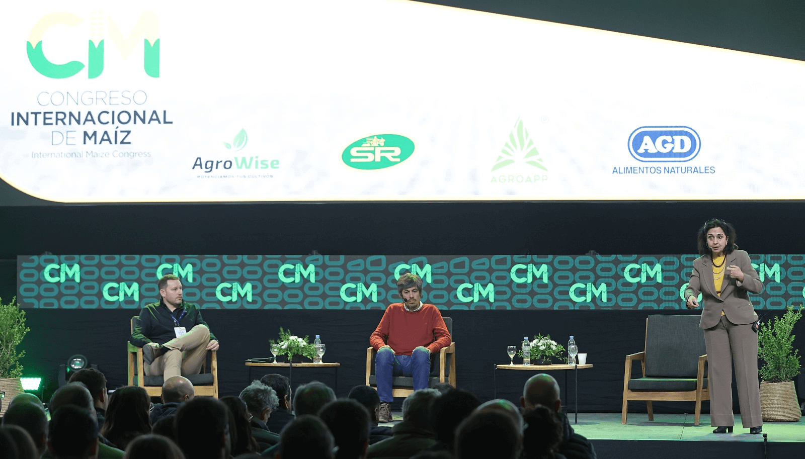 ¿Cómo enfrentar a la chicharrita?: el Congreso Internacional de Maíz dejó algunas señales optimistas 1 panel apertura maiz