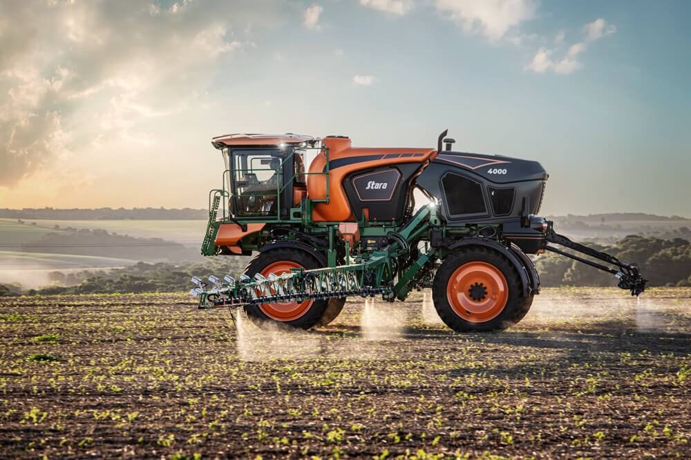 La maquinaria agrícola motoriza innovaciones para dejar una menor huella ambiental 4 El Imperador 4000 Eco Spray detecta en tiempo real y realiza una pulverizacion selectiva de malezas