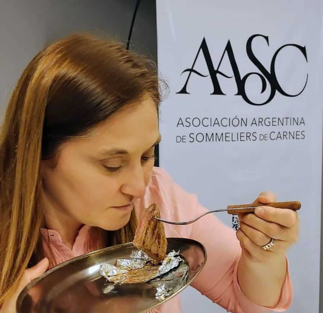 Naty, la “Scaloni” de la selección argentina de asadores que ganó la Copa del mejor choripán del mundo 2 Natalia somelier de carnes01