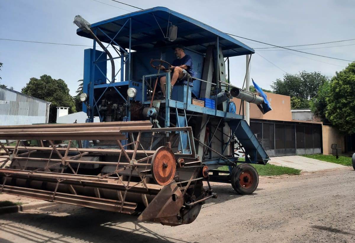 Un hobby productivo: Marcelo, el contratista de Rancagua que cosecha trigo con una máquina de 1960 3 rancagua