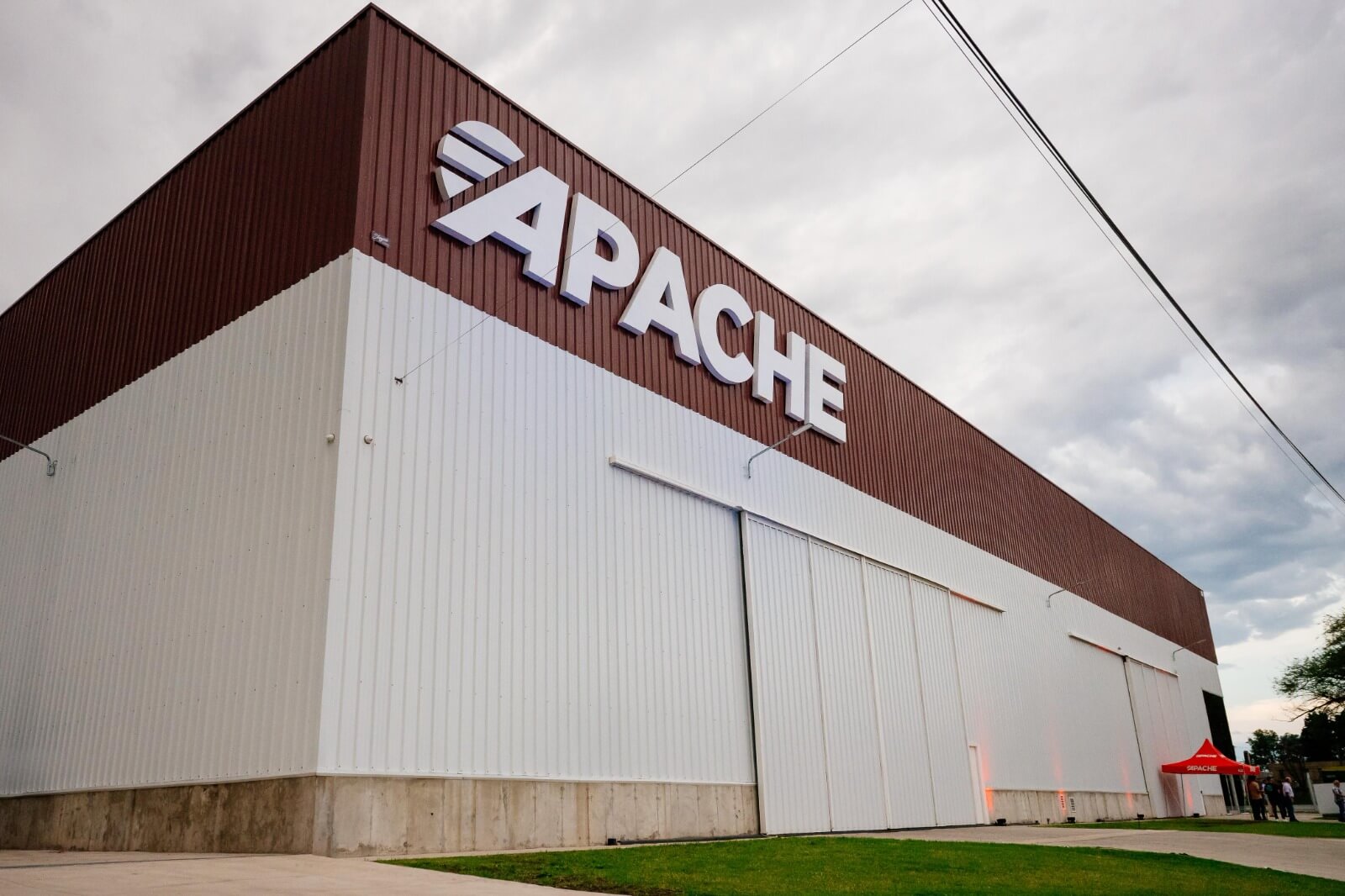 El agro como motor de empleo de calidad: se abrió una nueva planta de maquinaria agrícola en Santa Fe 2 apache 3