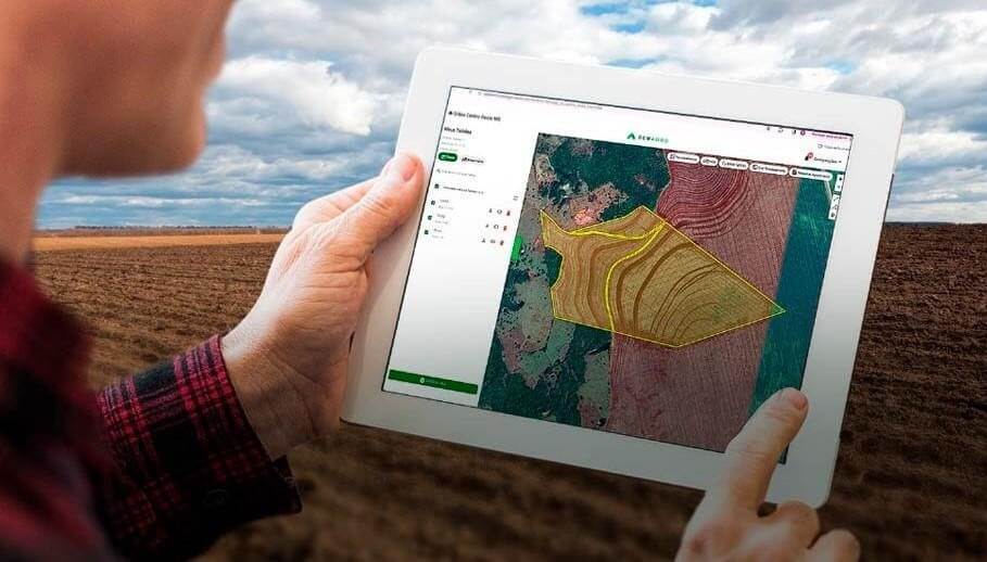 Soluciones disruptivas, en la maquinaria de Expoagro: “Nuestro negocio también es tecnología” 2 productor tablet agtech
