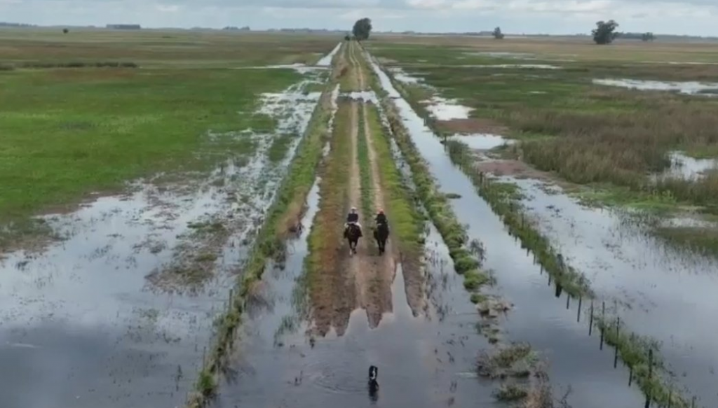 camino rural inundado passerini