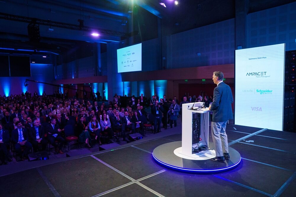 “Si queremos una Argentina con futuro, debemos trabajar para recuperar su competitividad” 4 amcham summit de atras