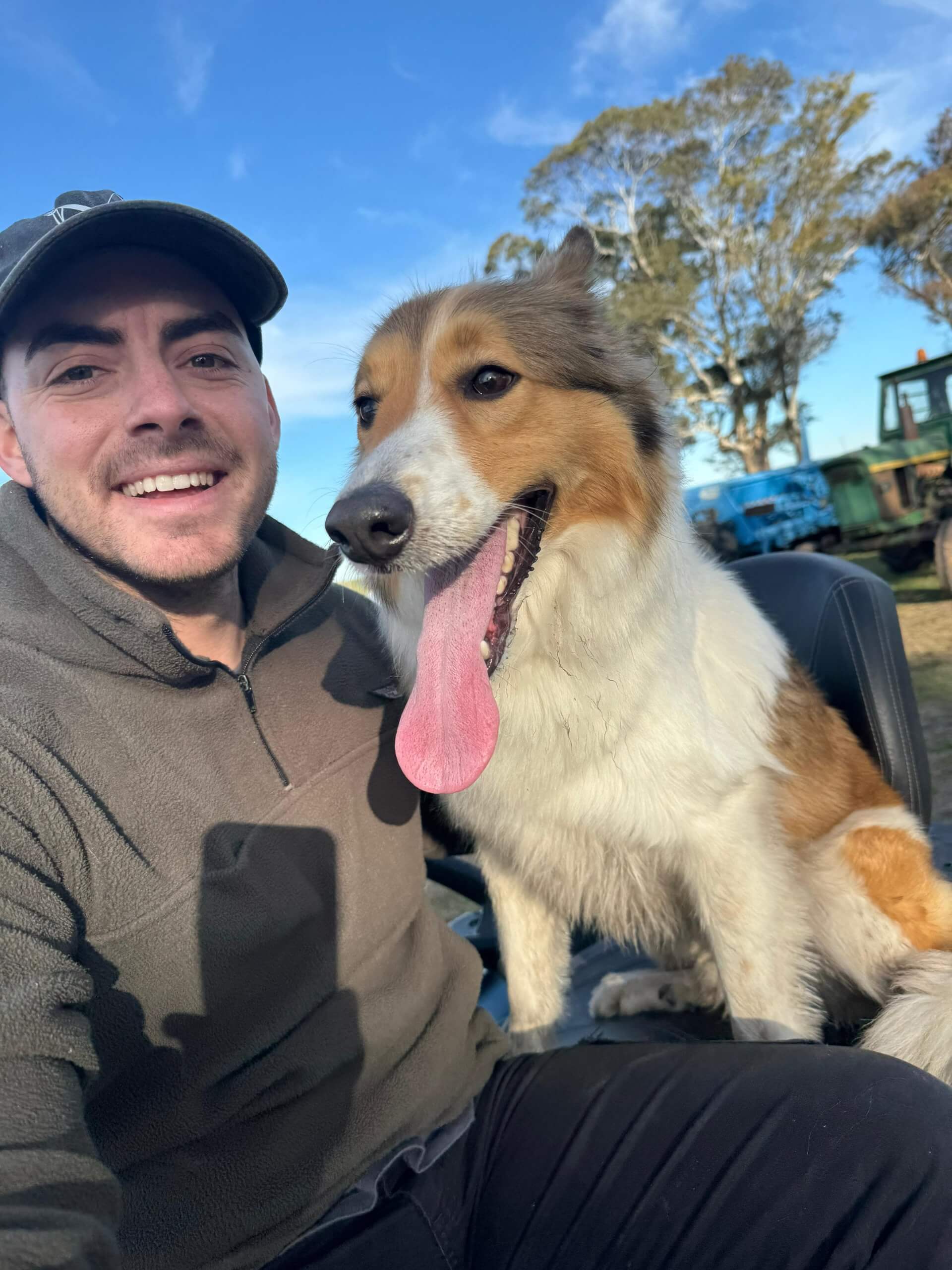 Cattaneo con su perro02 scaled