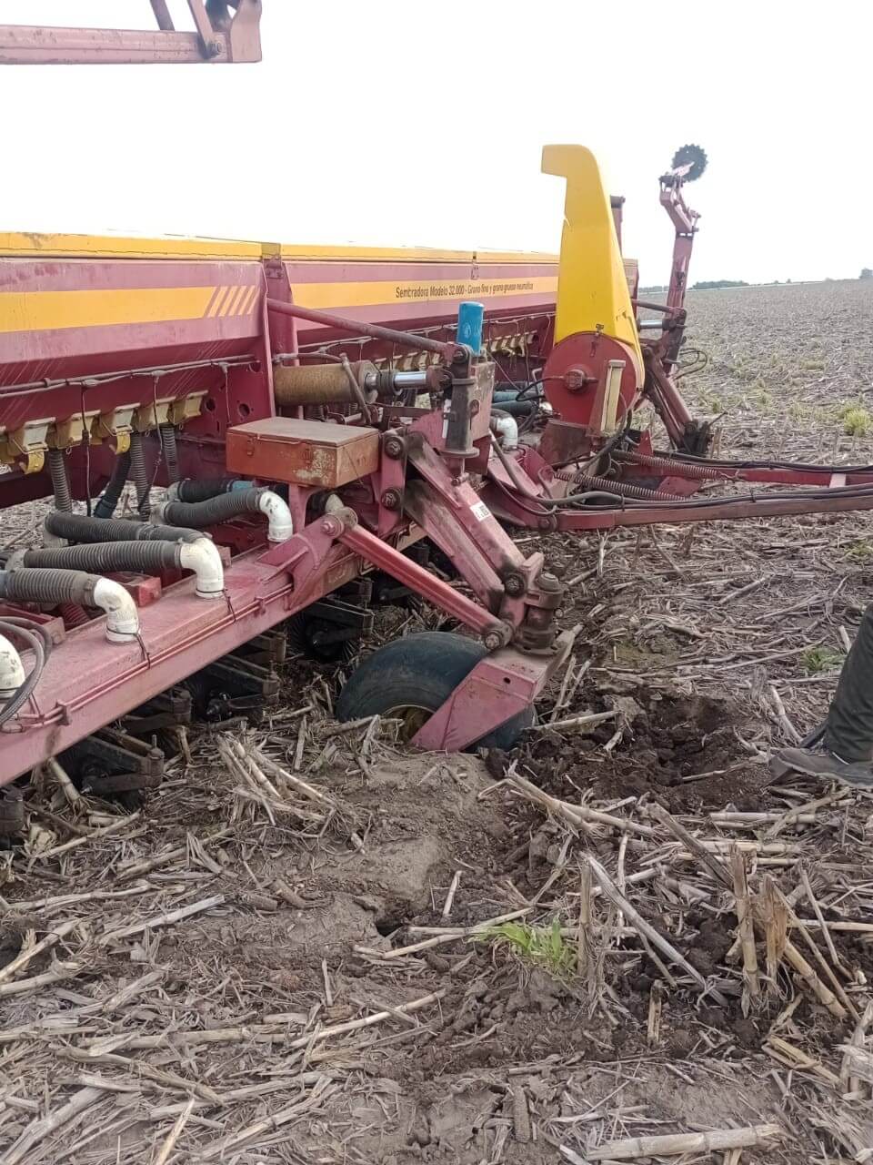 sembradora encajada inundacion