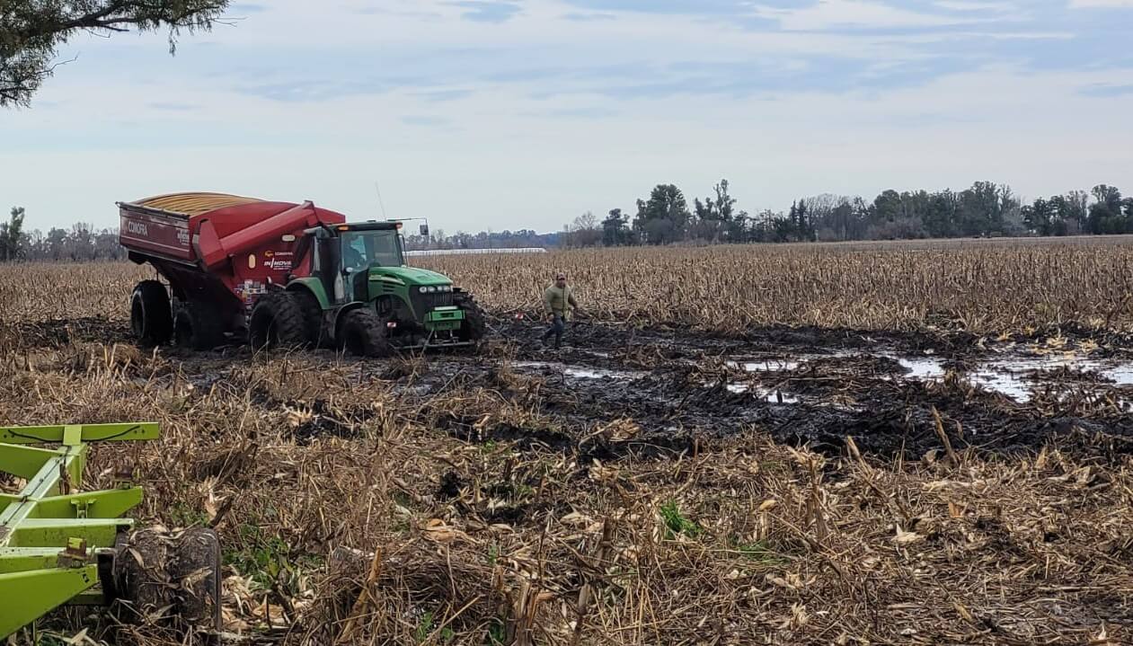 tractor tolva inundacion