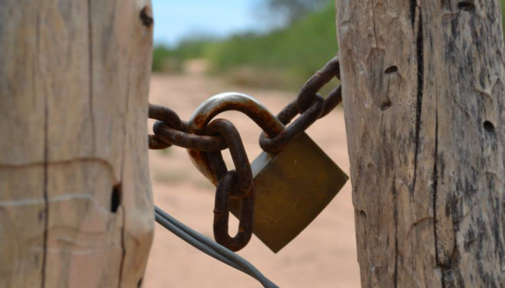 candado en tranquera