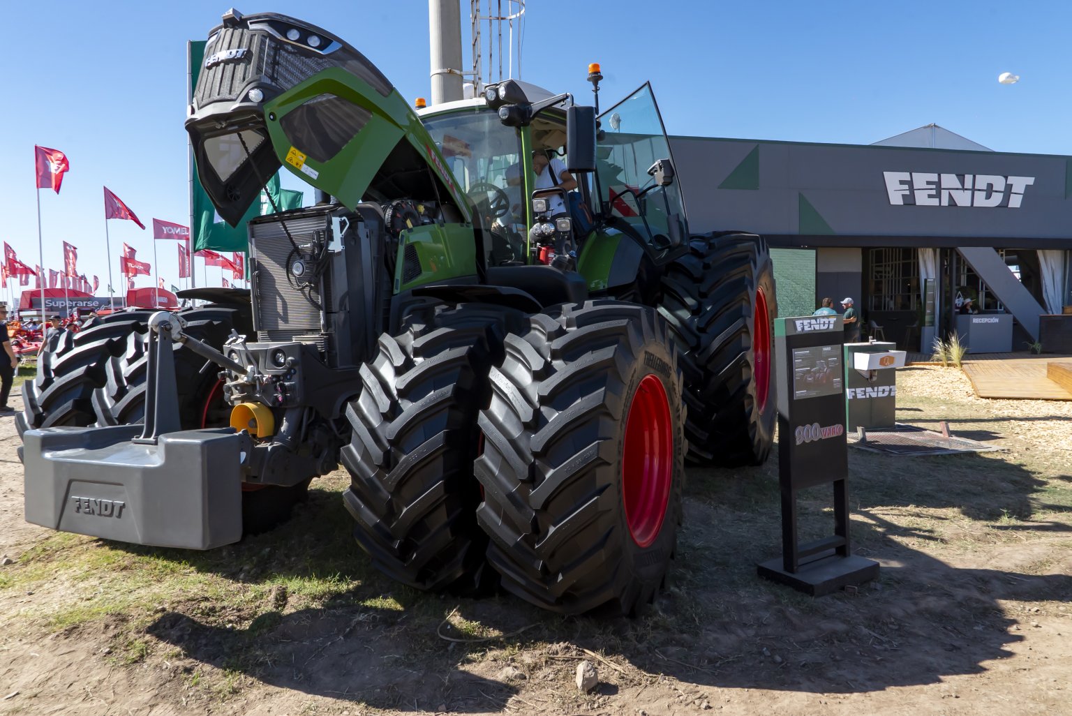 Fendt debuta en Expoagro y apunta a expandir su maquinaria agr&iacute;cola premium en todo el pa&iacute;s
