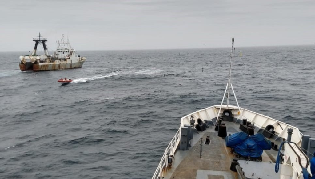 Pesca ilegal: el Gobierno detectó un buque extranjero en la zona exclusiva argentina y lo sancionó